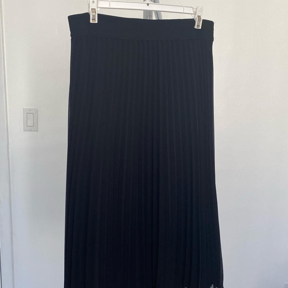 Black skirt